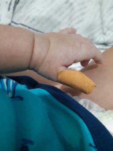 Cara memotong kuku bayi