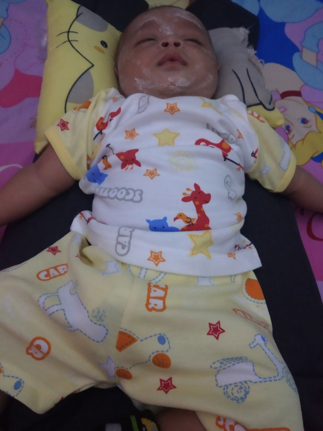 paling suka tidur diselonjoran mama