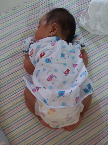 ลูก2เดือน7วัน จับคว่ำแล้วไม่เงยหน้า