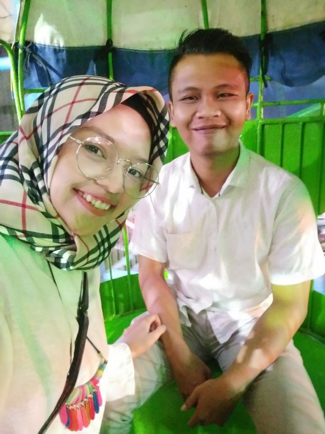 Cerita bareng suami.