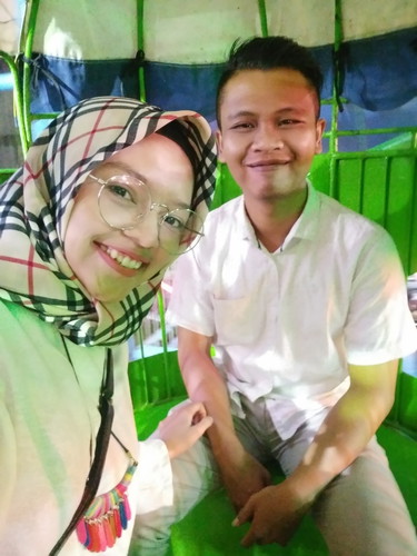 Cerita bareng suami.