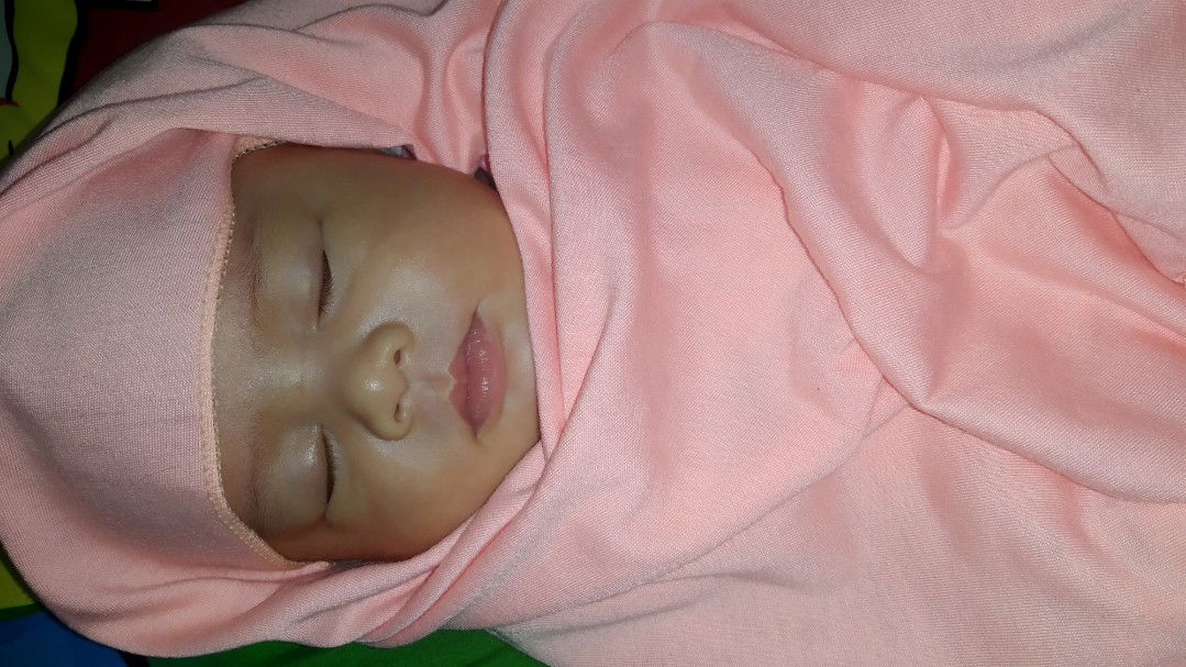 ditinggal mamah kerja ?