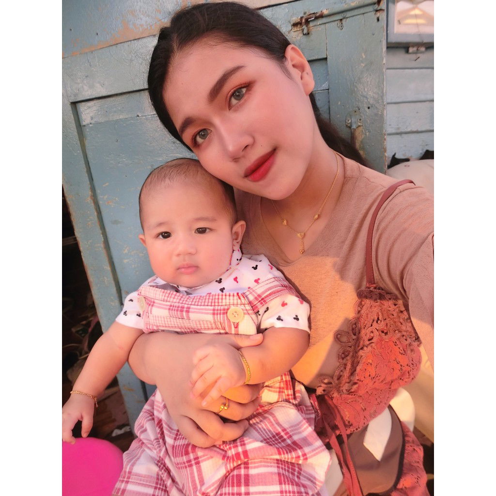 Fah Thararat profile icon