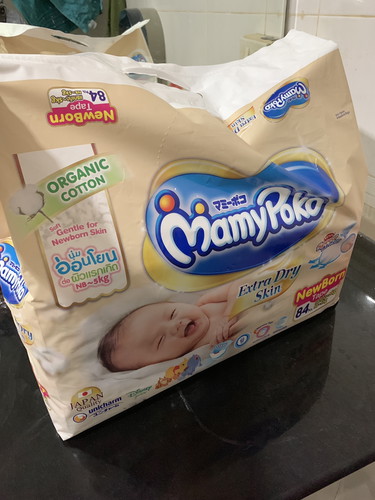 มีแพมเพิส มามี่โปโกะ ไซด์ newborn อยู่สองแพกใหญ่ (แพก84ชิ้น)แต่แกะใช้บ้างแล้วคะ อย