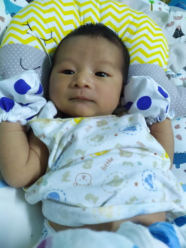 ลูกคลอดออกมา8วันนอนห้องแอร์ได้ป่าวครับ ขอคำแนะนำหน่อยครับ
