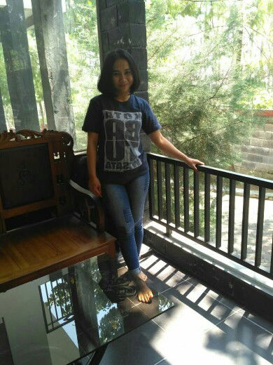 dede apriliyani profile icon