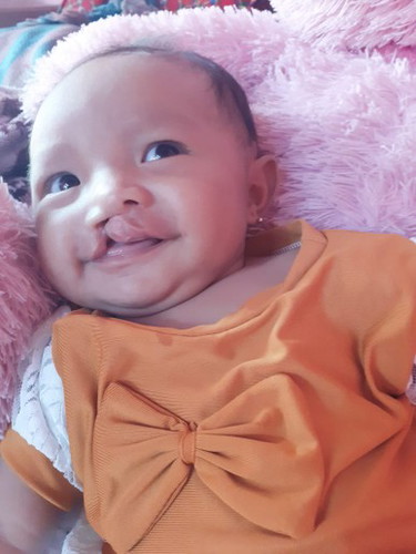 senyum baru nya shelin