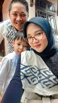 Tia Astriati f profile icon