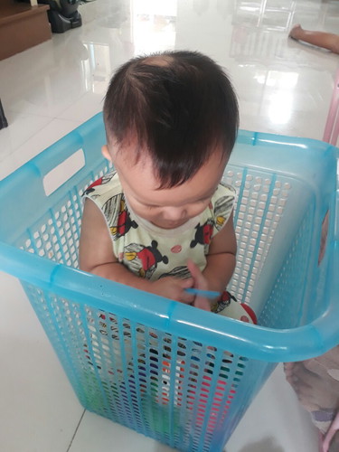 รบกวนแม่ๆ หน่อยคะ ใครพอจะแนะนำได้บ้างคะ ลูกชายอายุ10 เดือนคะ ผมตรงกลางไม่ขึ้น แม่ๆ คนไหน พอจะแนะนำได้บ้างว่าต้องใช้อะไรหรือทานอะไรช่วยได้