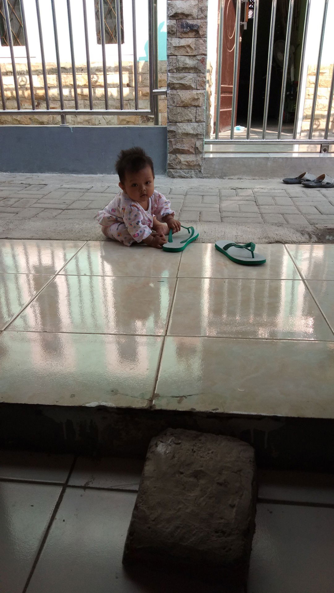 duduk sndri dan merangkak