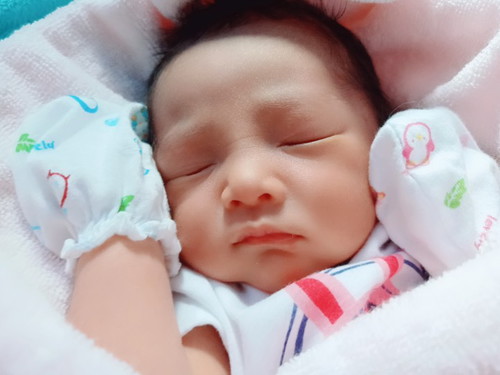 คลอดแล้วคะ 38 week น้องปังปอนด์หล่อๆได้ 6 วันแล้วครับ น้ำหนักแรกคลลอด 3,130 กรัม