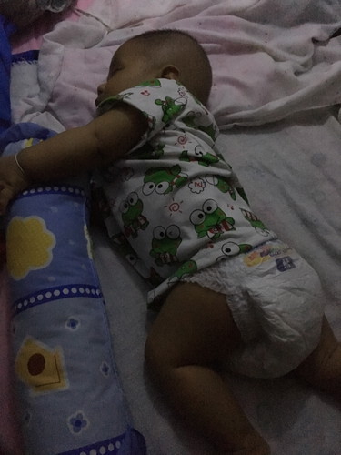 น้องนอนตะแคงข้างเดียว