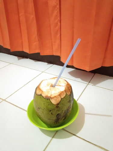 Rutin minum kelapa hijau