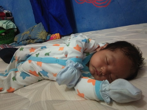 anak bayi baru 1 bulan 11 hari