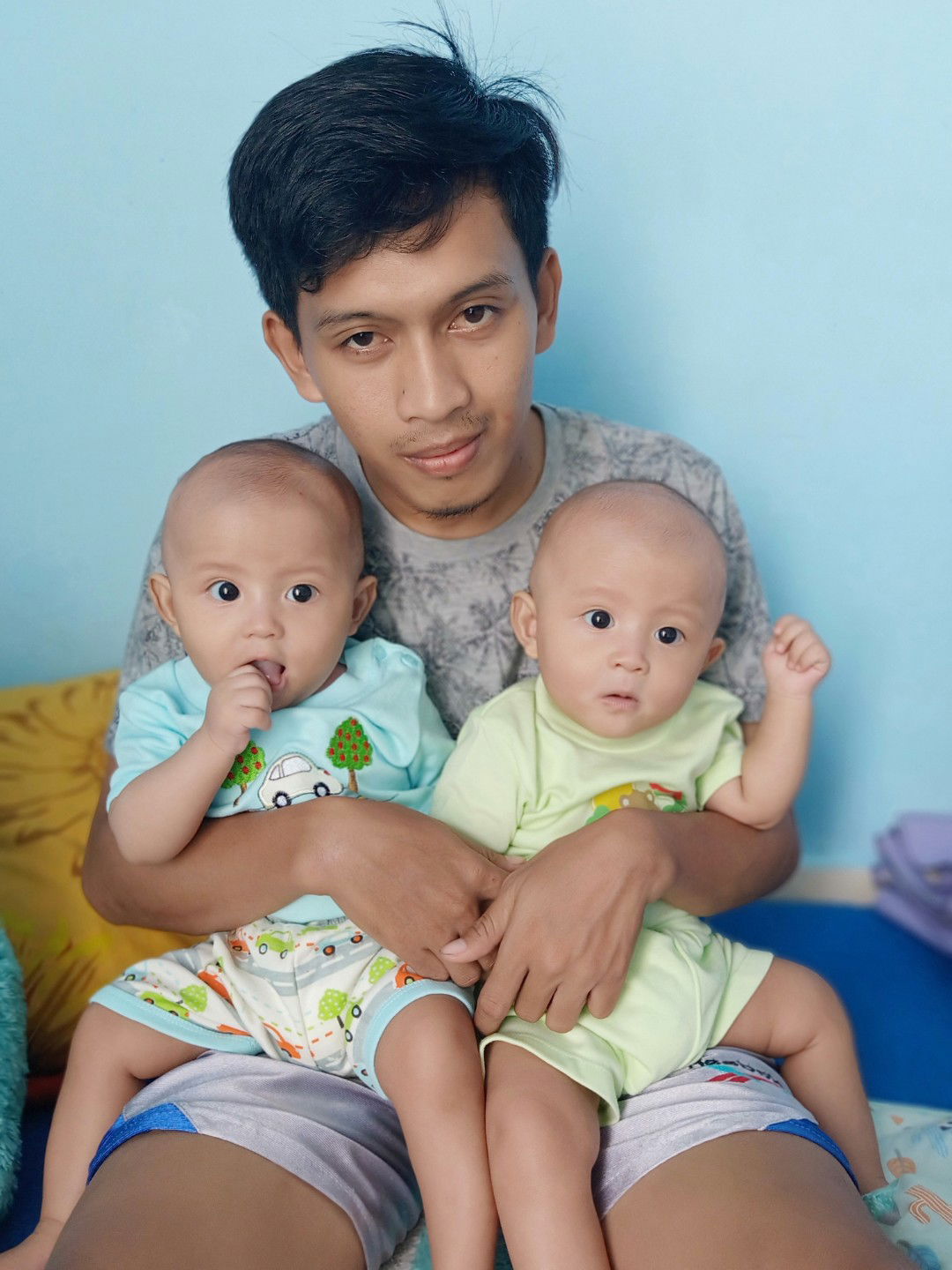 Mata anak Besar sebelah