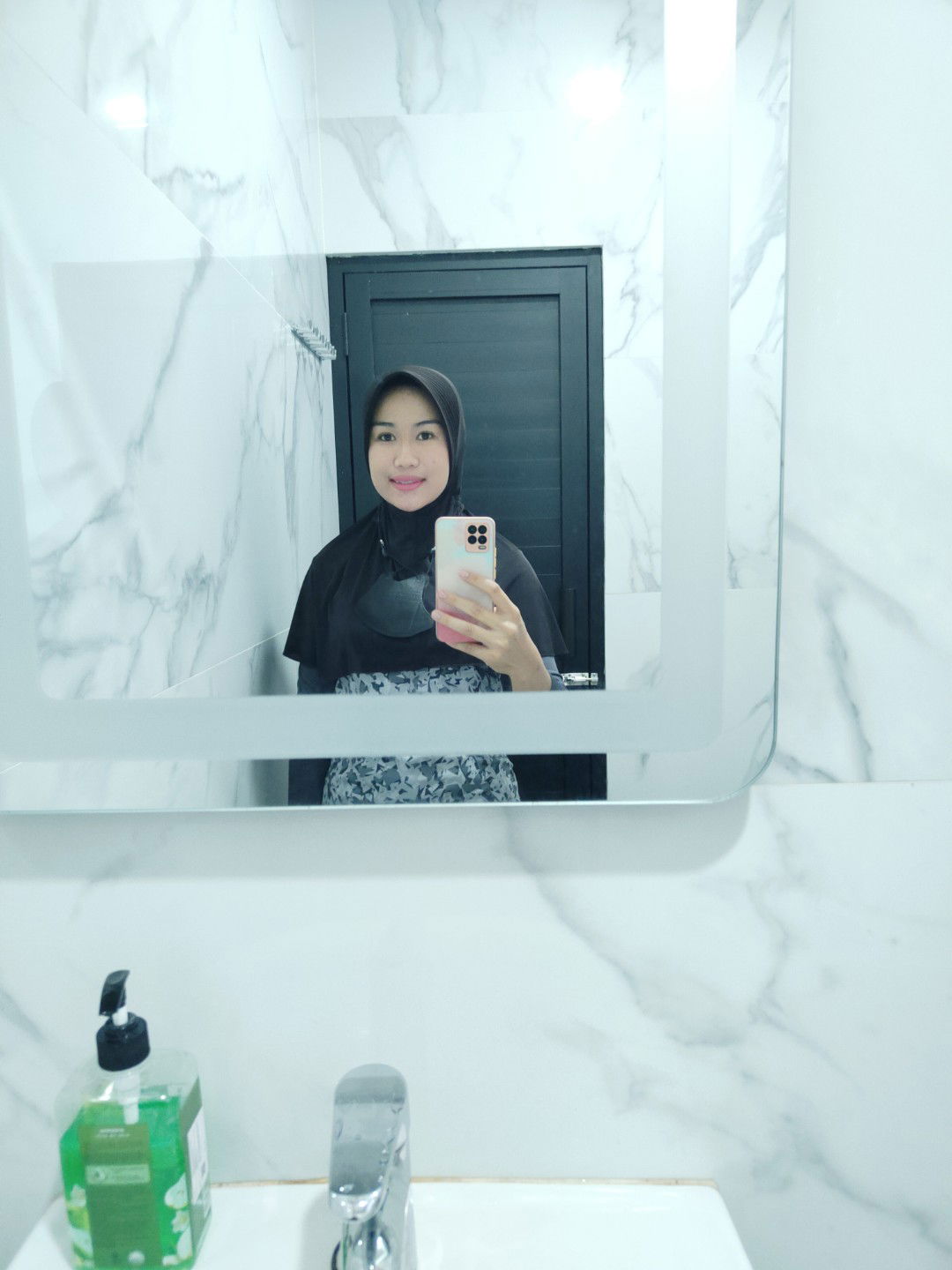 H Susanti profile icon