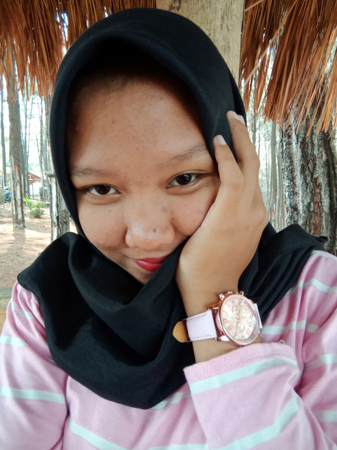 mia sonia oktaviani/ enung profile icon