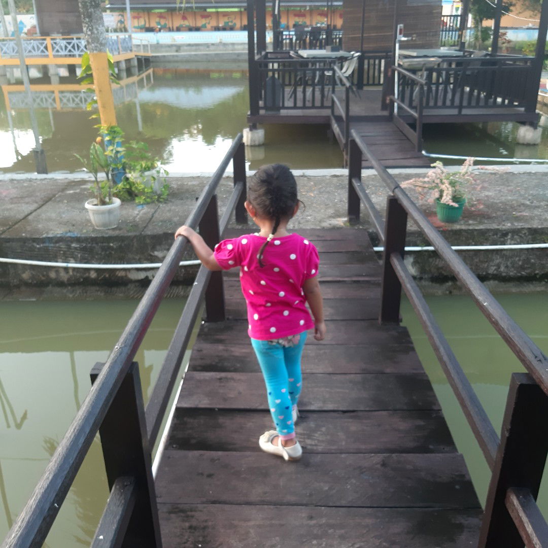 raden youli Hendrawaty profile icon