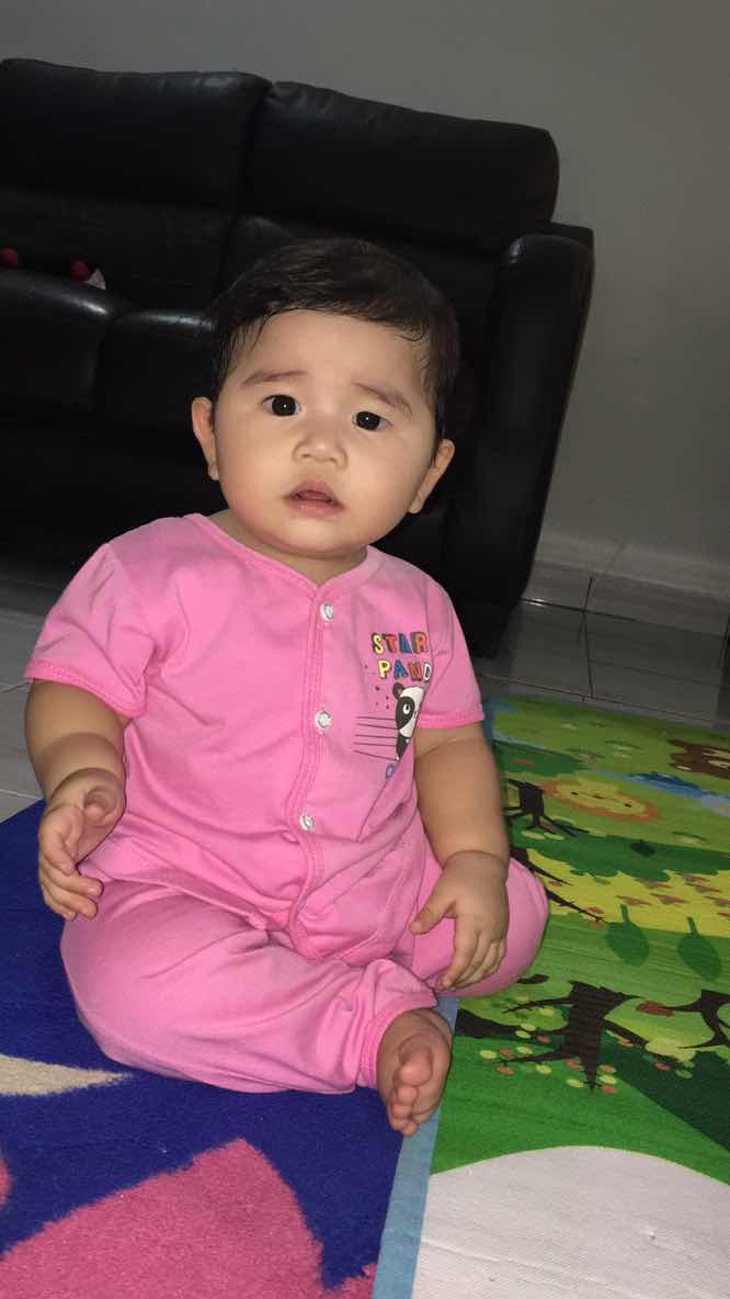 Mata baby kecik sebelah,