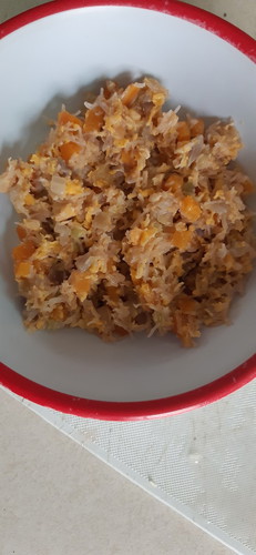 เส้นหมี่ข้าวกล้องผัดแซลม่อนไข่แดง