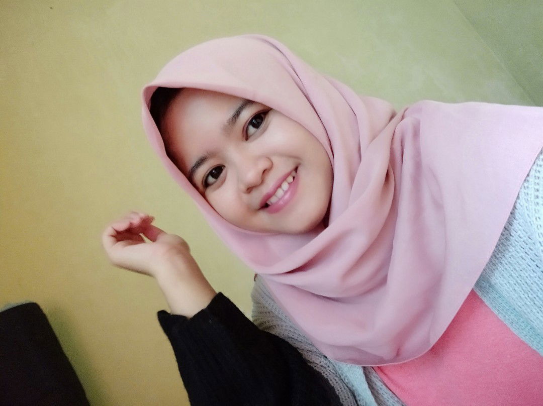 Azizah Sari Fatimah profile icon