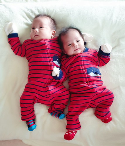 แฝด ชายหญิง 1เดือน 10 วัน มาบอกรัก แม่ๆค่ะ ครับ..ทีมแฝด เป็นไงกันบ้างค่ะ