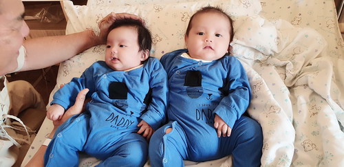 แม่ๆวันนี้ แฝดๆครบ 3 เดือนเต็มแล้วจร้า น้ำเพชร น้ำพลอย