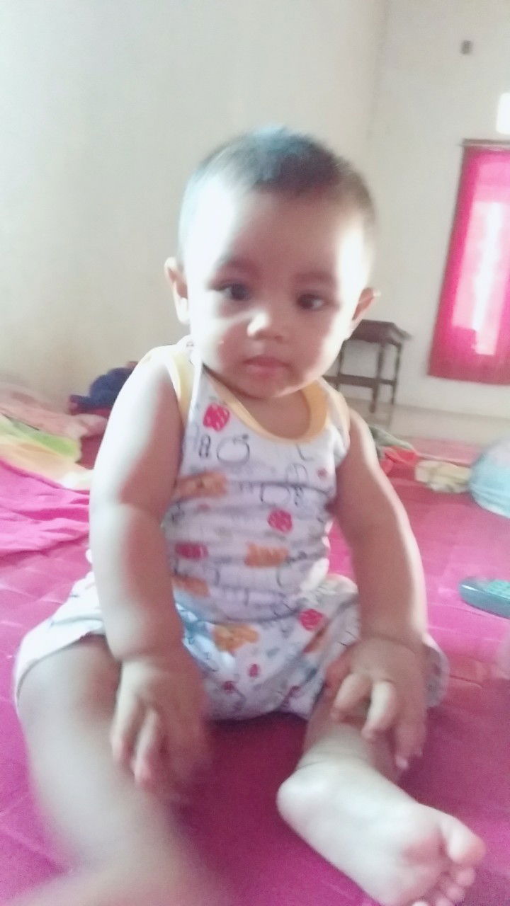 bayi 8bln belum bisa merangkak