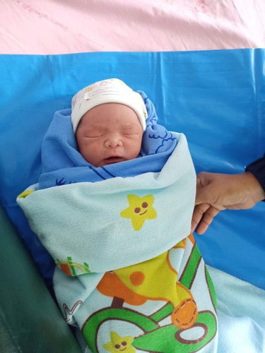 แตกแล้วจ้าาคลอดธรรมชาติ