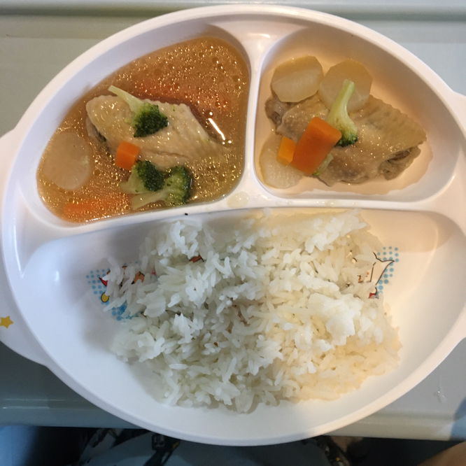 ปีกไก่ต้มซอส