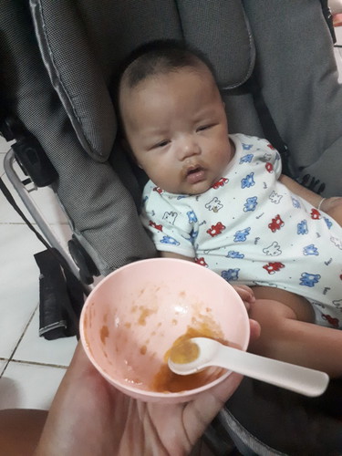 ยายเราเอากล้วกและข้าวให้หลานกินตั้งแต่3เดือนบ้านใครเป็นบ้างคะ