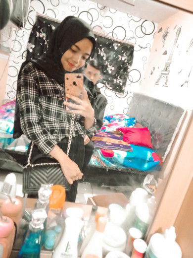 Dewi Safitri profile icon