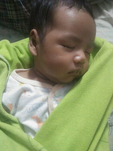 ลูก 1 เดือน 12 วัน มีไข้เราควนทำยังไงดีคะ