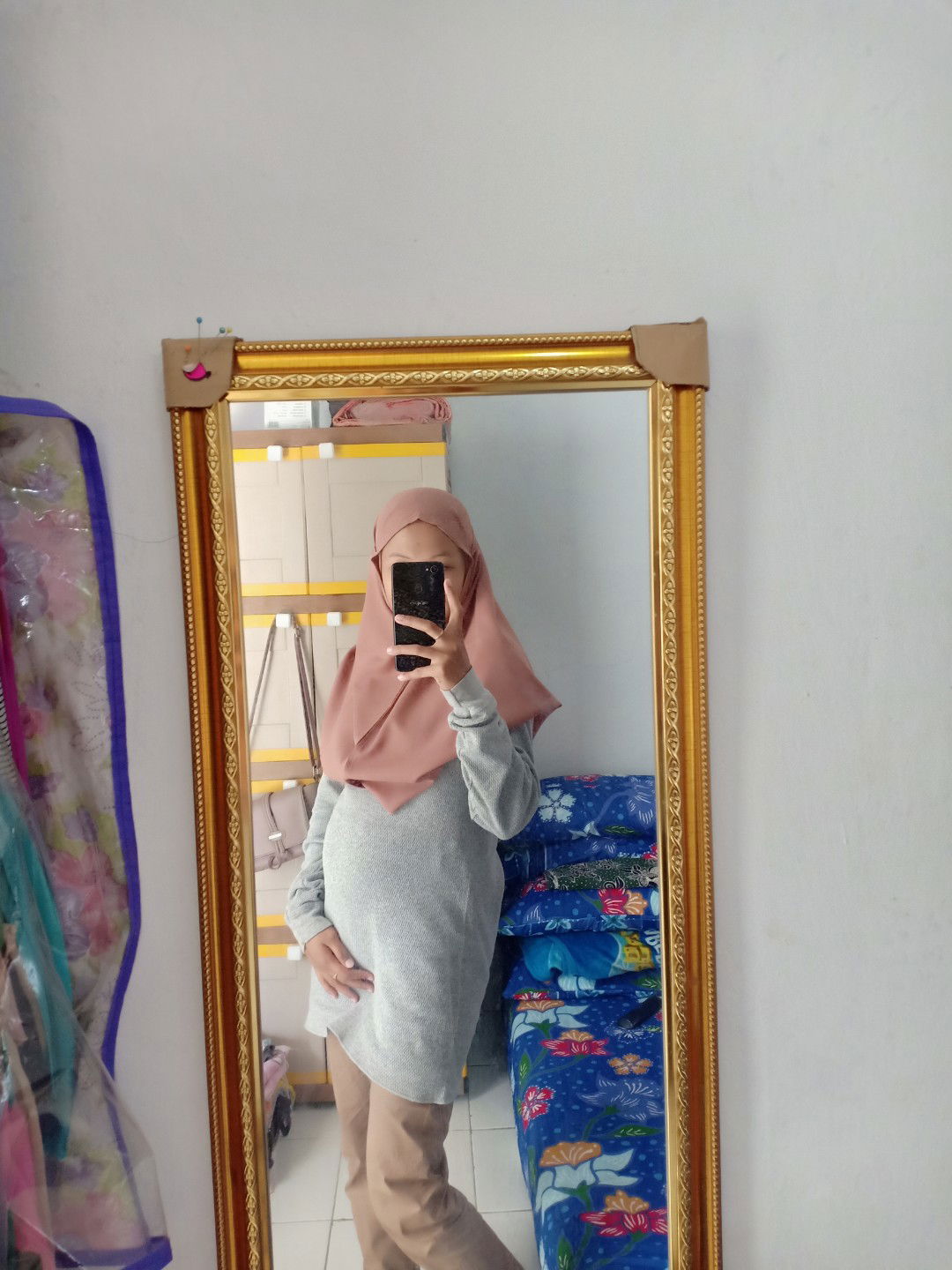 Dewi Ratna Bulan profile icon