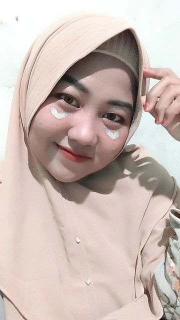 Yusnia Dewi profile icon