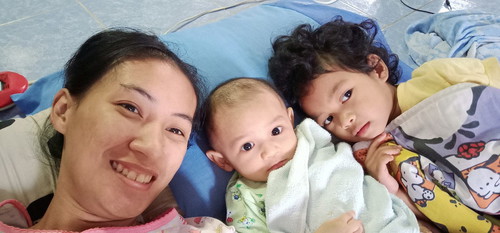 ลูกทั้งสอง