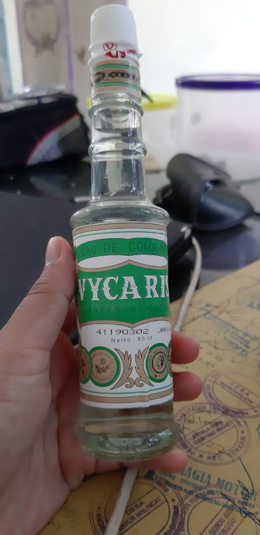 Minyak vycaris dan kayu putih  untuk penurun demam bayi