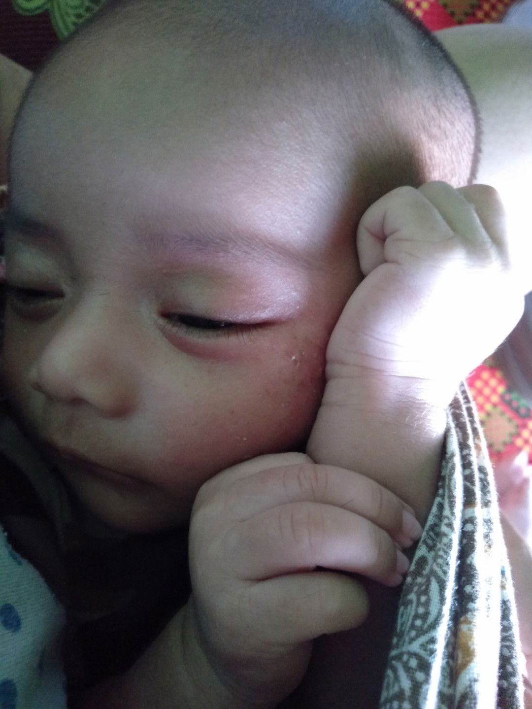 anak minta gendong terus