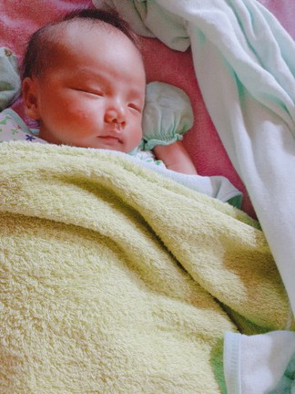 ลูกน้อยมีตุ่มสีแดงขึ้น