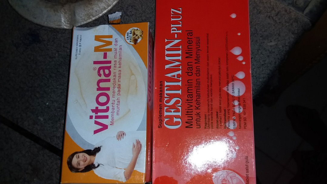 obat anti mual dan multivitamin