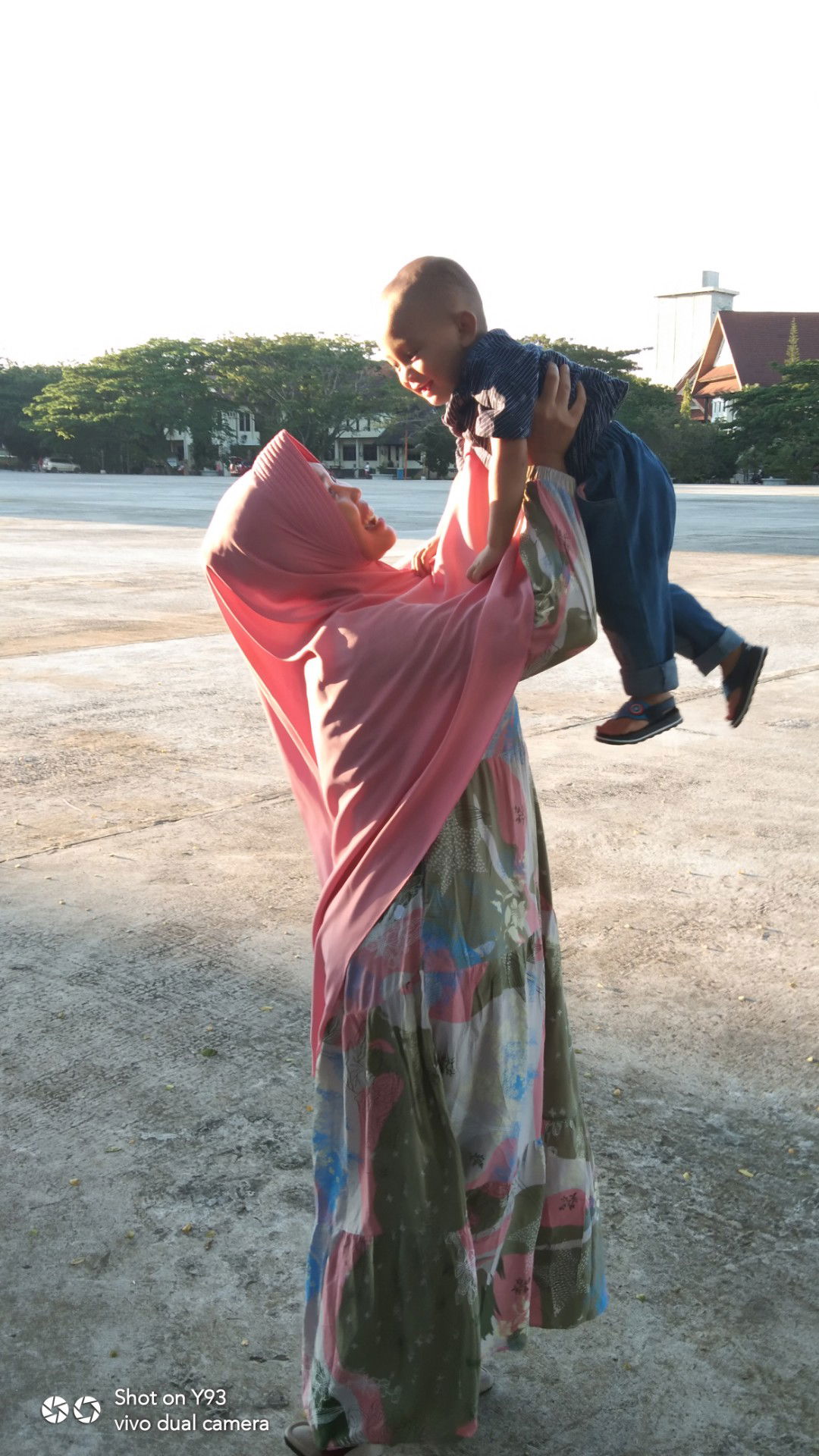 Tri Pujiarti profile icon