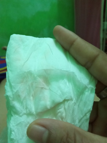 pernah gak hamil tapi kluar flek pink kayak gini maaf ya Bunda tak fotoin... awlnya pink sekarang coklat muda... blm brni tespek bunda... pling mikirnya mau mens..