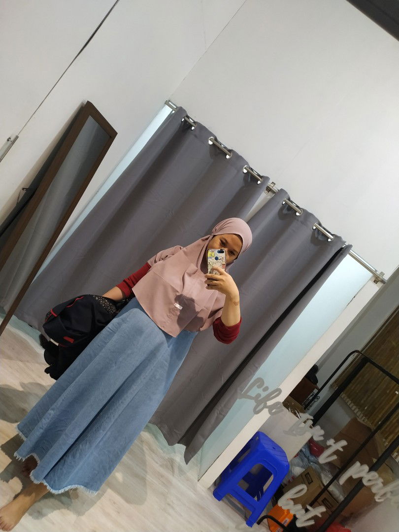 dewi ratna sari profile icon