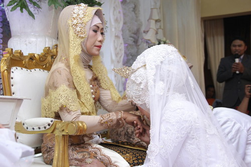 perlakuan ibuku , membuat saya kuat