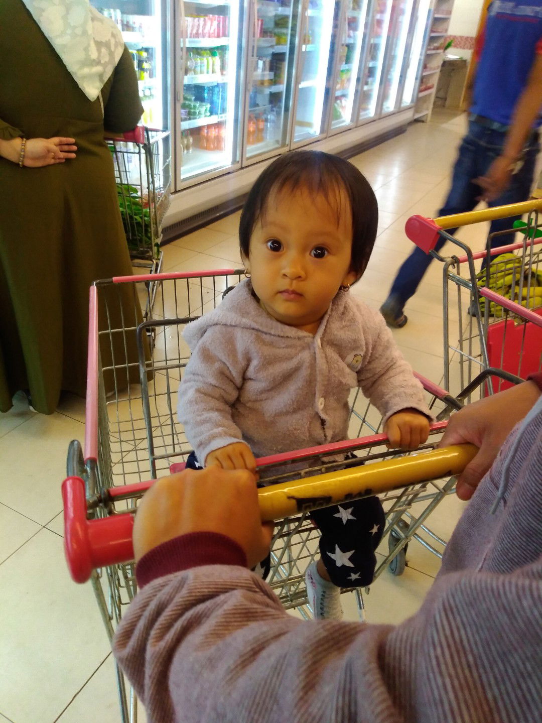 Belanja bersama pengganti piknik ?