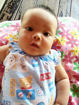 ลูกน้อย 3 เดือน 10 วัน ยังคว่ำเองไม่ได้