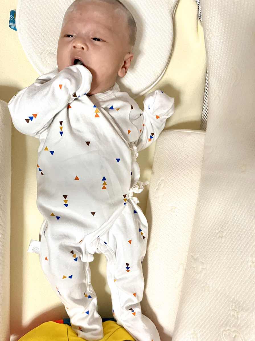 ลูกอายุ2เดือน พอดี กินนมน้อยมาก มีวิธีแก้ไขไหมคะ