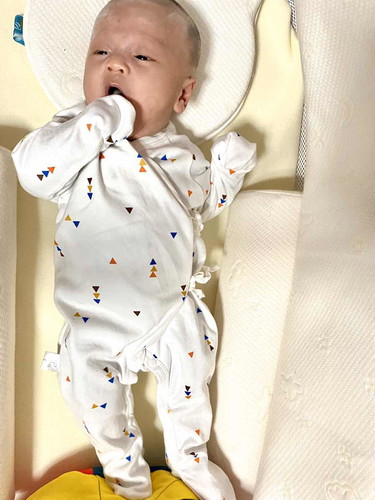 ลูกอายุ2เดือน พอดี กินนมน้อยมาก มีวิธีแก้ไขไหมคะ