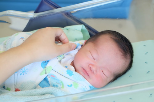 น้องพึ่งคลอด15-03-63ตอนยังไม่ออกจากรพ.เกลี้ยงมากค่ะ