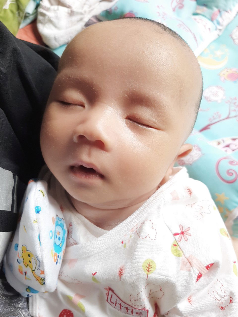 หนุ่มน้อยชอบหลับคาอก